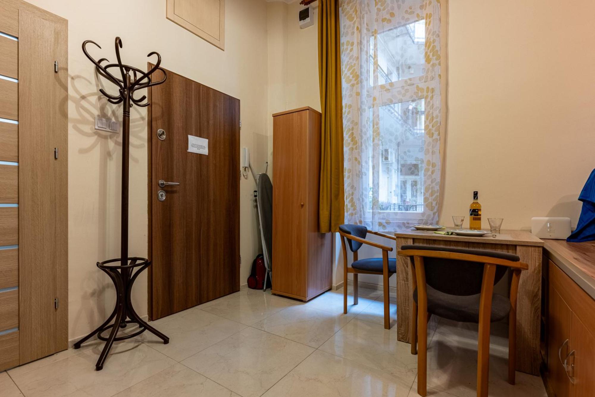 A Quiet Studio In The Heart Of The City บูดาเปสต์ ภายนอก รูปภาพ