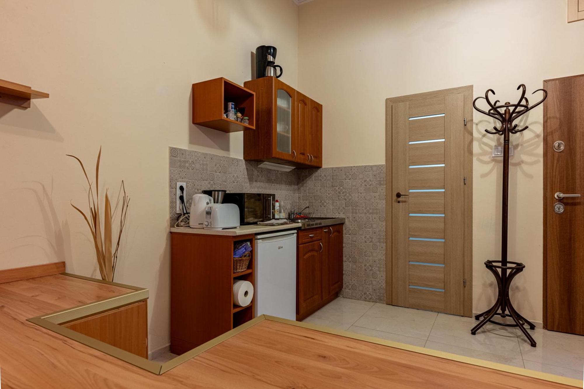 A Quiet Studio In The Heart Of The City บูดาเปสต์ ภายนอก รูปภาพ